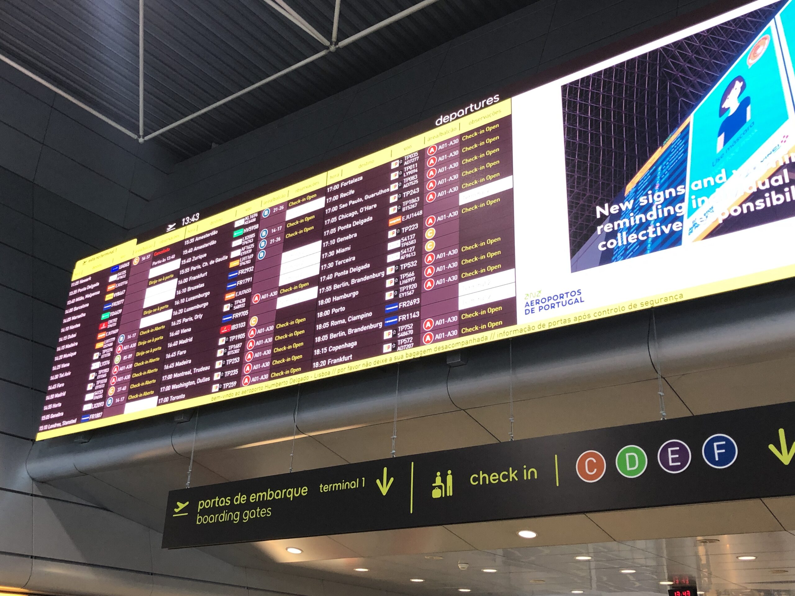 リスボン空港の出発ボード
